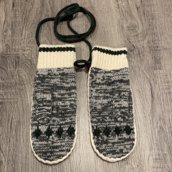 Mittens - Picture 2 of 2